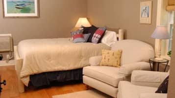 Rustic Harbor Suite | Iron/ironing board, free WiFi
