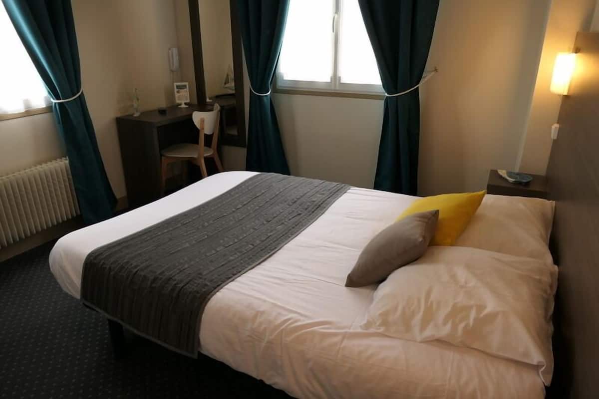 Standard-Doppelzimmer | Schreibtisch, Verdunkelungsvorhänge, Bügeleisen/Bügelbrett