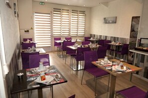 供應早餐 (每人 EUR9.50)