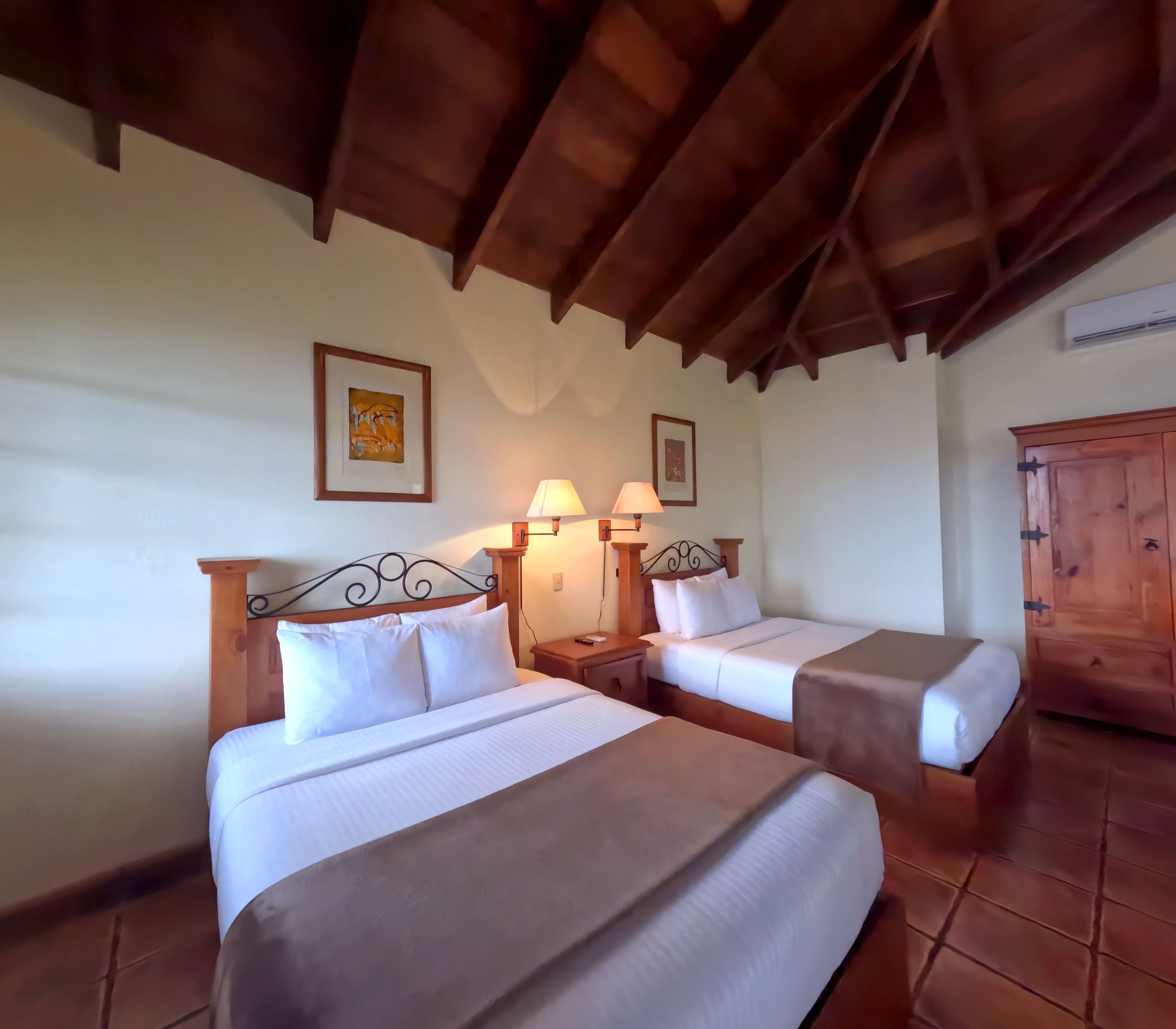 Bungalow Standard, 2 lits doubles, vue jardin, côté montagne | Minibar, coffres-forts dans les chambres, ameublement personnalisé