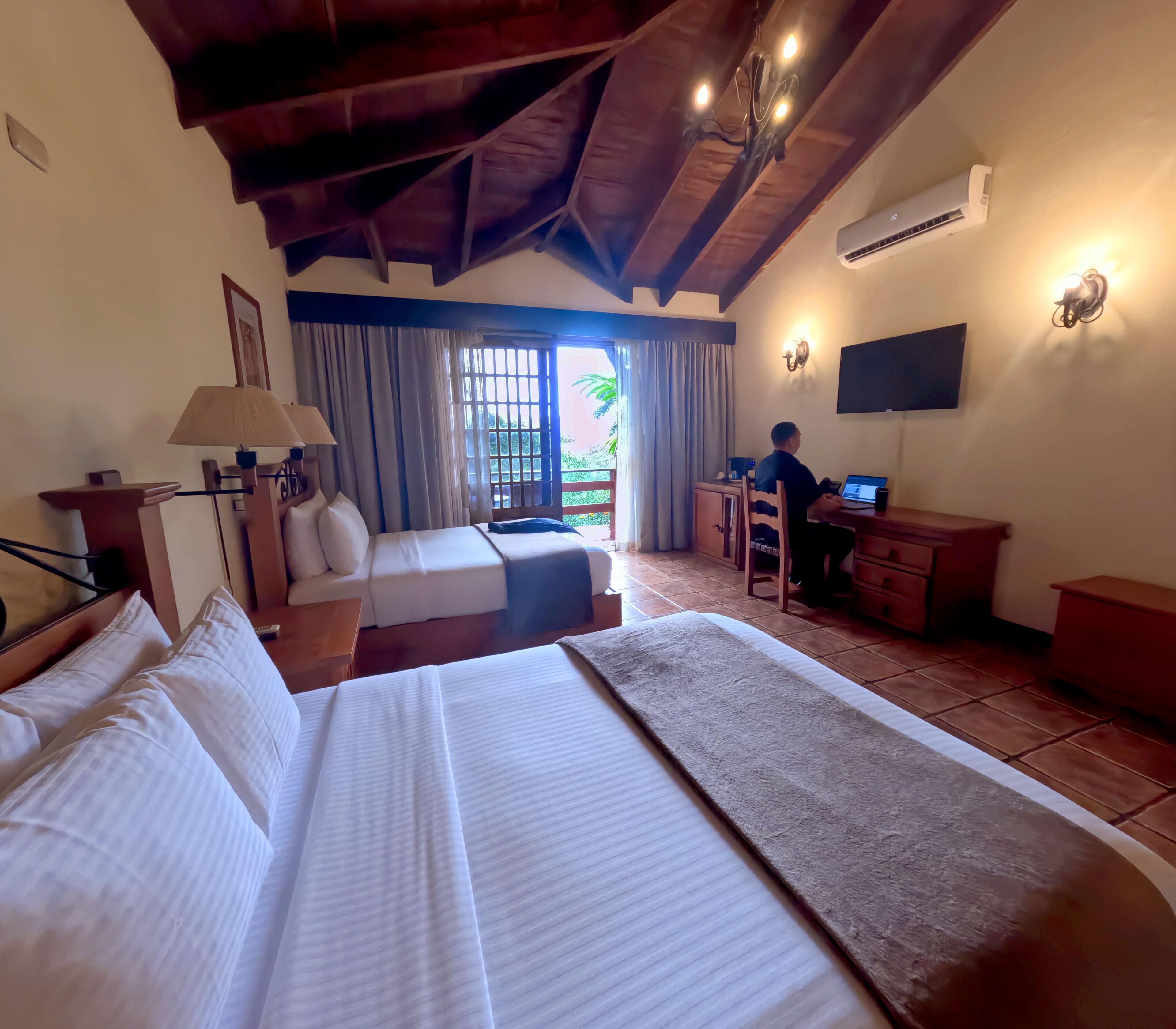 Villa, 2 lits doubles, terrasse, vue jardin | Minibar, coffres-forts dans les chambres, ameublement personnalisé