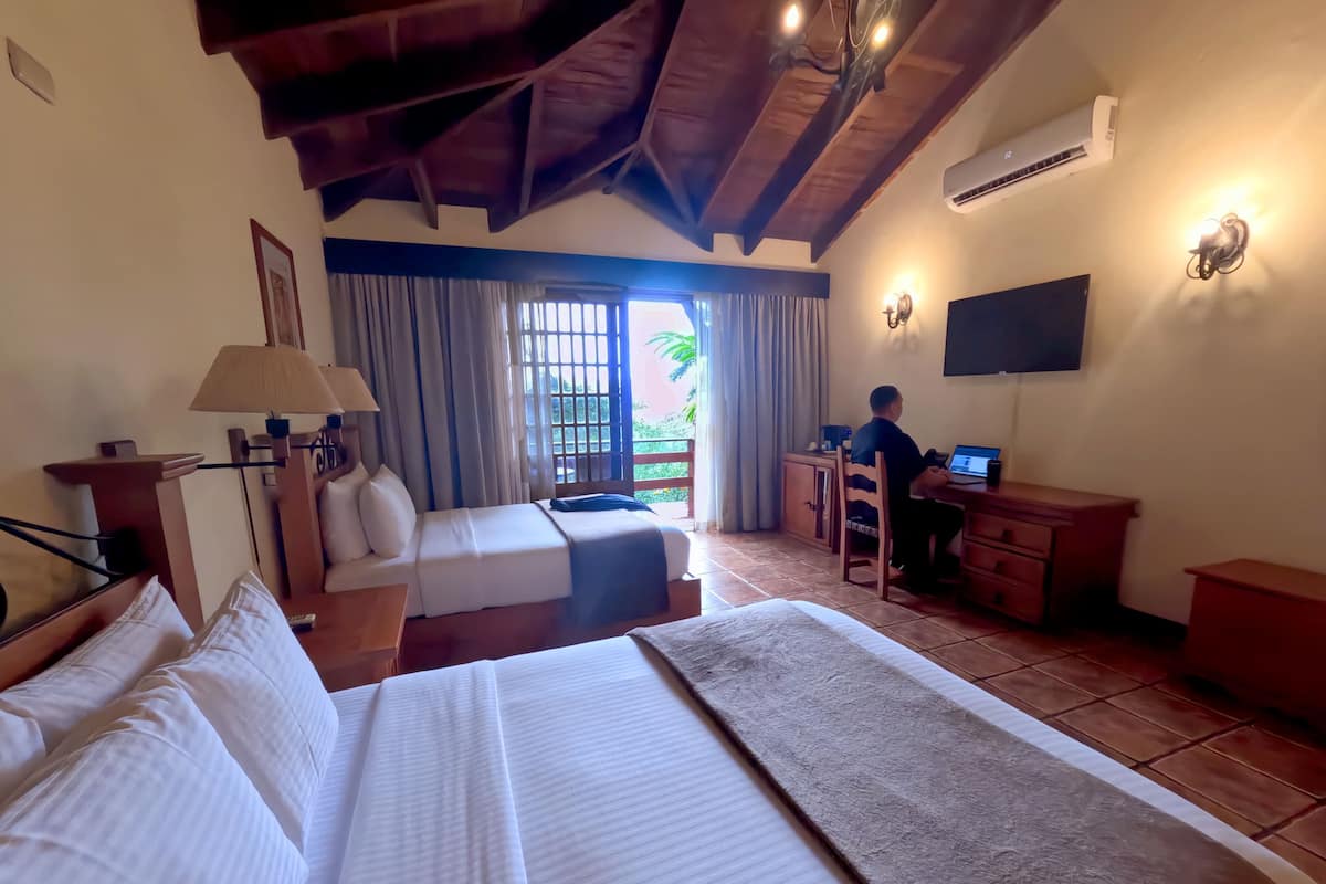 Villa, 2 lits doubles, terrasse, vue jardin | Minibar, coffres-forts dans les chambres, ameublement personnalisé