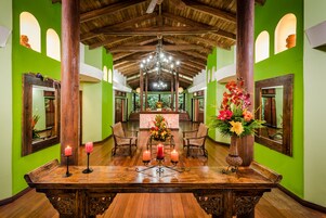 Couples treatment rooms, hot tub, steam room, hot springs, Turkish bath