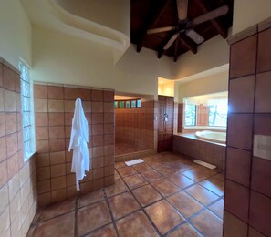 Junior Suite, 1 King Bed, Terrace, Mountain View | Bathroom | Separate tub and shower, jetted tub, rainfall showerhead - Borinquen Thermal Resort (Canas Dulces)