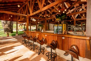 3 restaurants, breakfast, lunch, dinner served; international cuisine - Borinquen Thermal Resort (Canas Dulces)