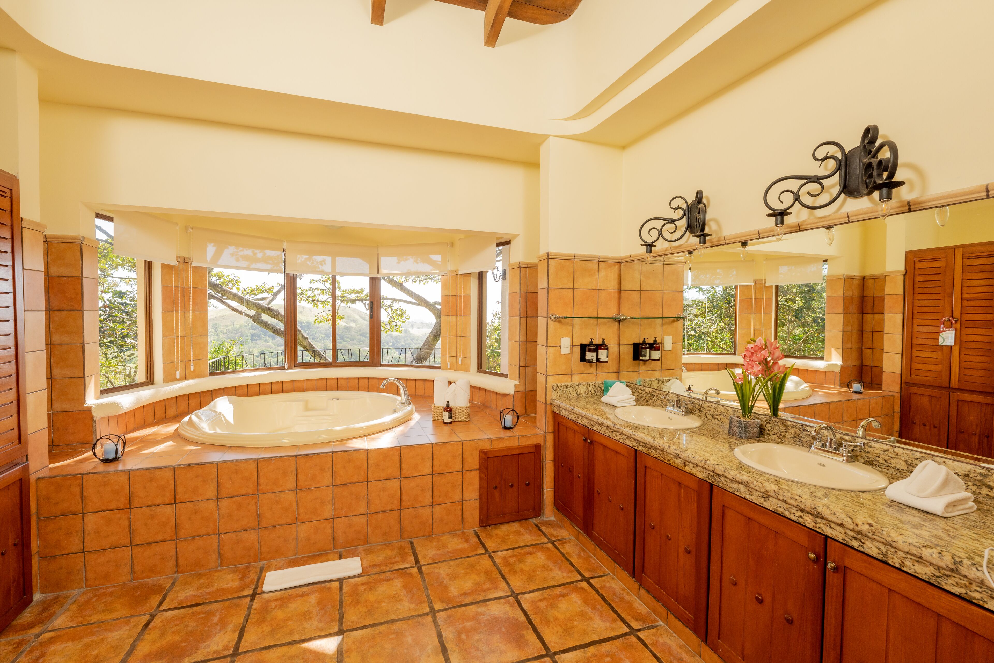 junior suite | bathroom | shower, eco-friendly toiletries, hair dryer, towels