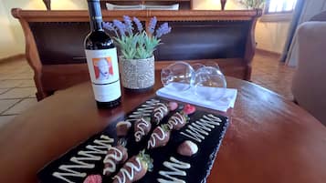 Superior-Bungalow, 1Â King-Bett, Gartenblick, Bergseite | Essbereich im Zimmer