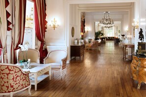Lobby lounge - Pavillon Henri IV Hotel Restaurant Gastronomique Terrasse (Saint-Germain-en-Laye)