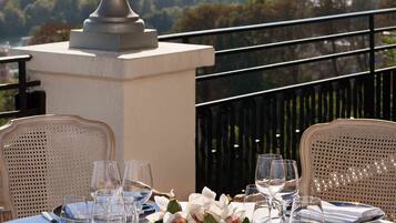 Breakfast, lunch, dinner served; French cuisine, alfresco dining