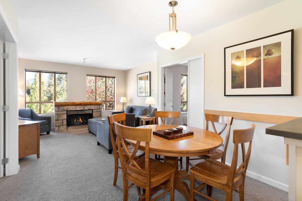 Condo, 2 Bedrooms (Unit 214) | Living area | 50-inch flat-screen TV with cable channels, TV, fireplace