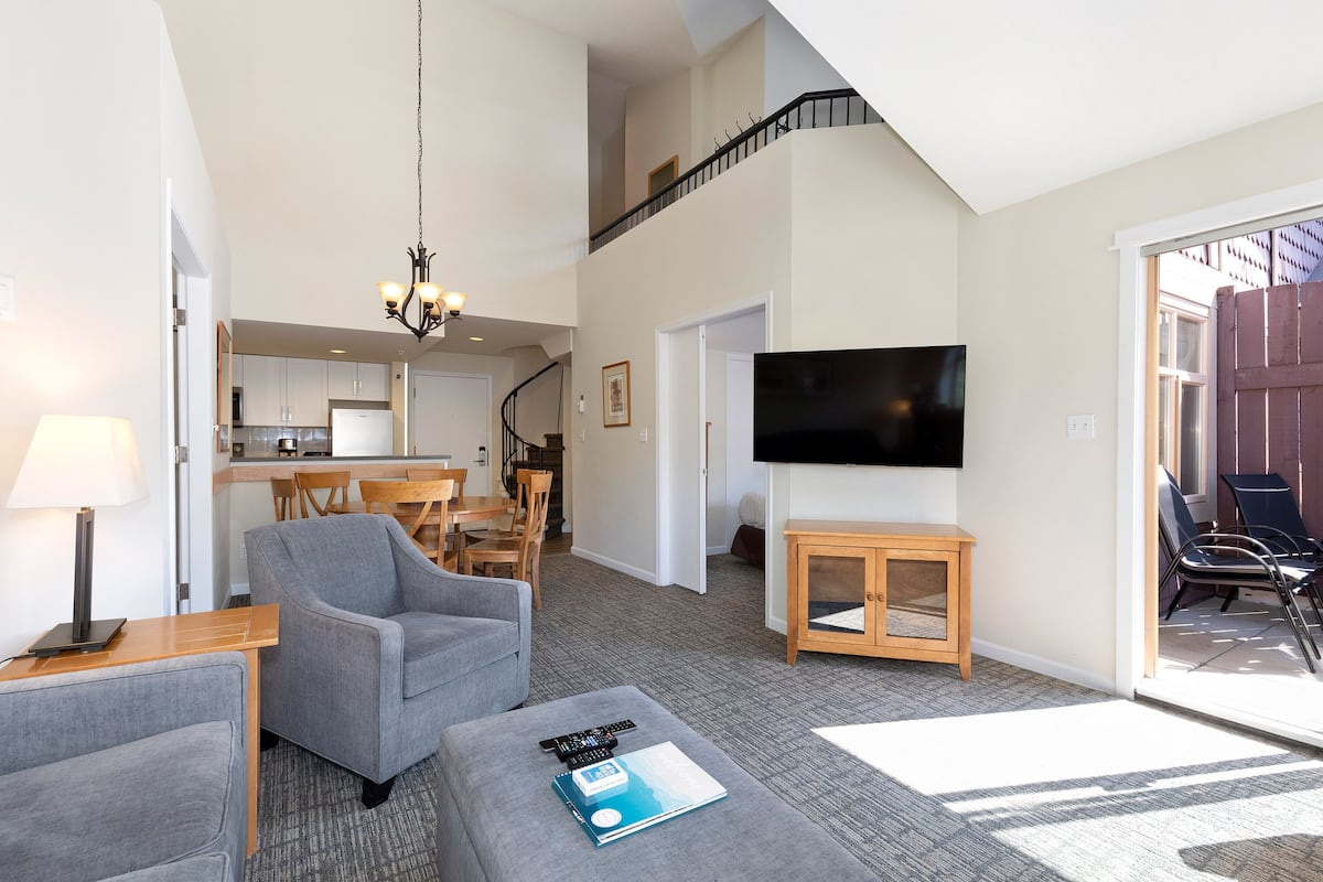 Condo, 2 Bedrooms + Loft (Unit 308) | Living area | 50-inch flat-screen TV with cable channels, TV, fireplace