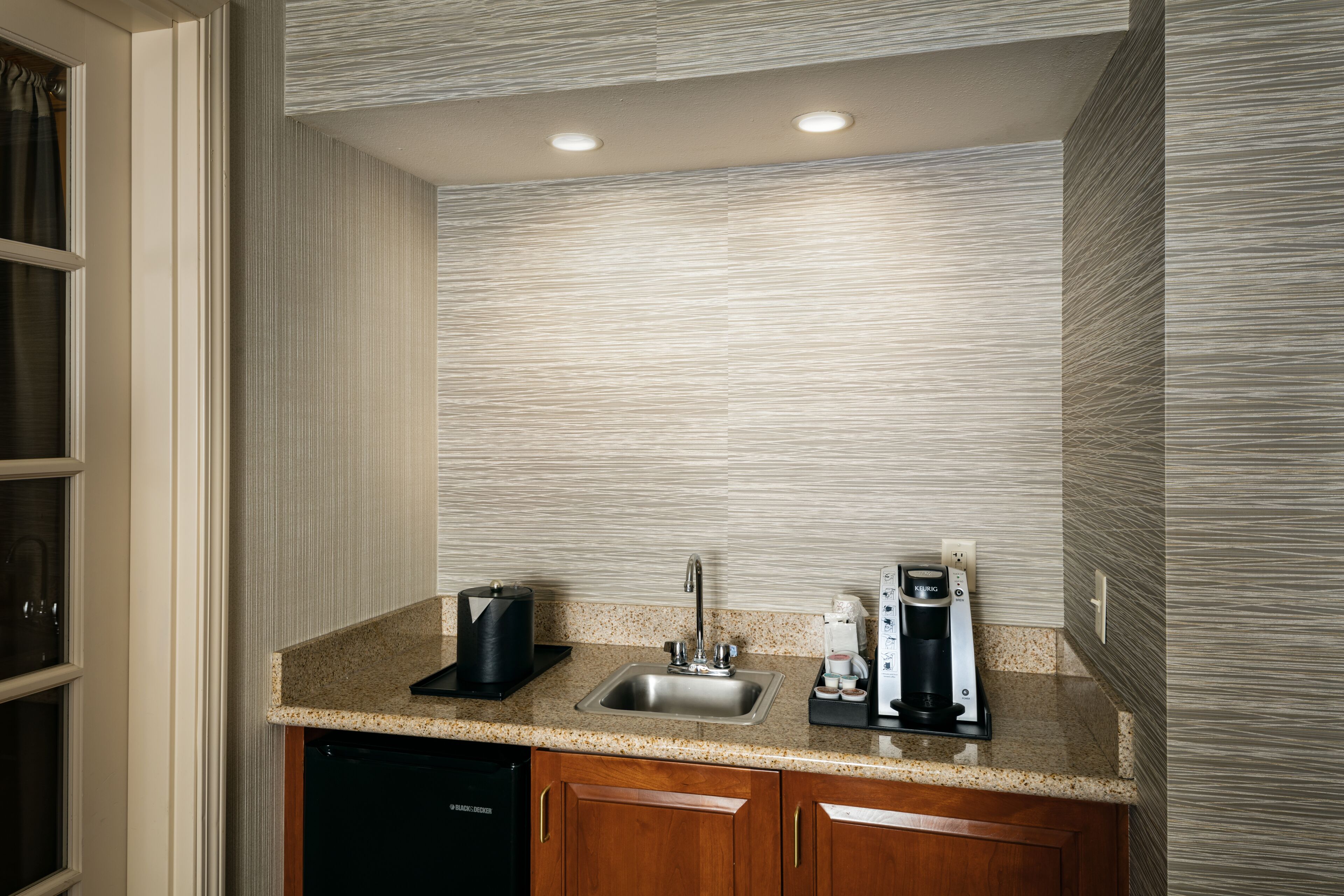 suite, accessible | minibar