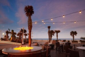 Terrace/patio - Hilton Virginia Beach Oceanfront (Virginia Beach)