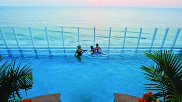 Piscine couverte, piscine extérieure (ouverte en saison)