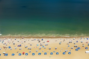 On the beach - Hilton Virginia Beach Oceanfront (Virginia Beach)