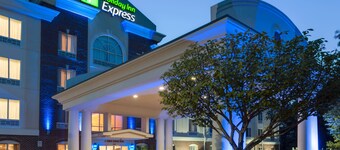 Holiday Inn Express Tower Center by IHG