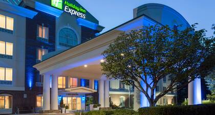 Holiday Inn Express Tower Center by IHG