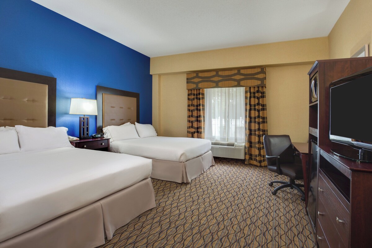 In-room safe, desk, iron/ironing board, free cots/infant beds
