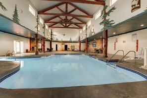 Indoor pool, outdoor pool, pool loungers - Stoney Creek Hotel La Crosse - Onalaska (Onalaska)