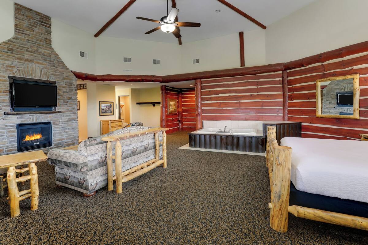 theme suite mini premier | desk, laptop workspace, iron/ironing board, free cots/infant beds