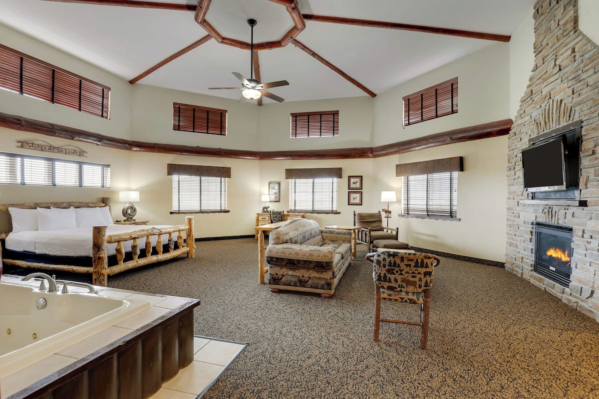 theme suite mini premier | desk, laptop workspace, iron/ironing board, free cots/infant beds