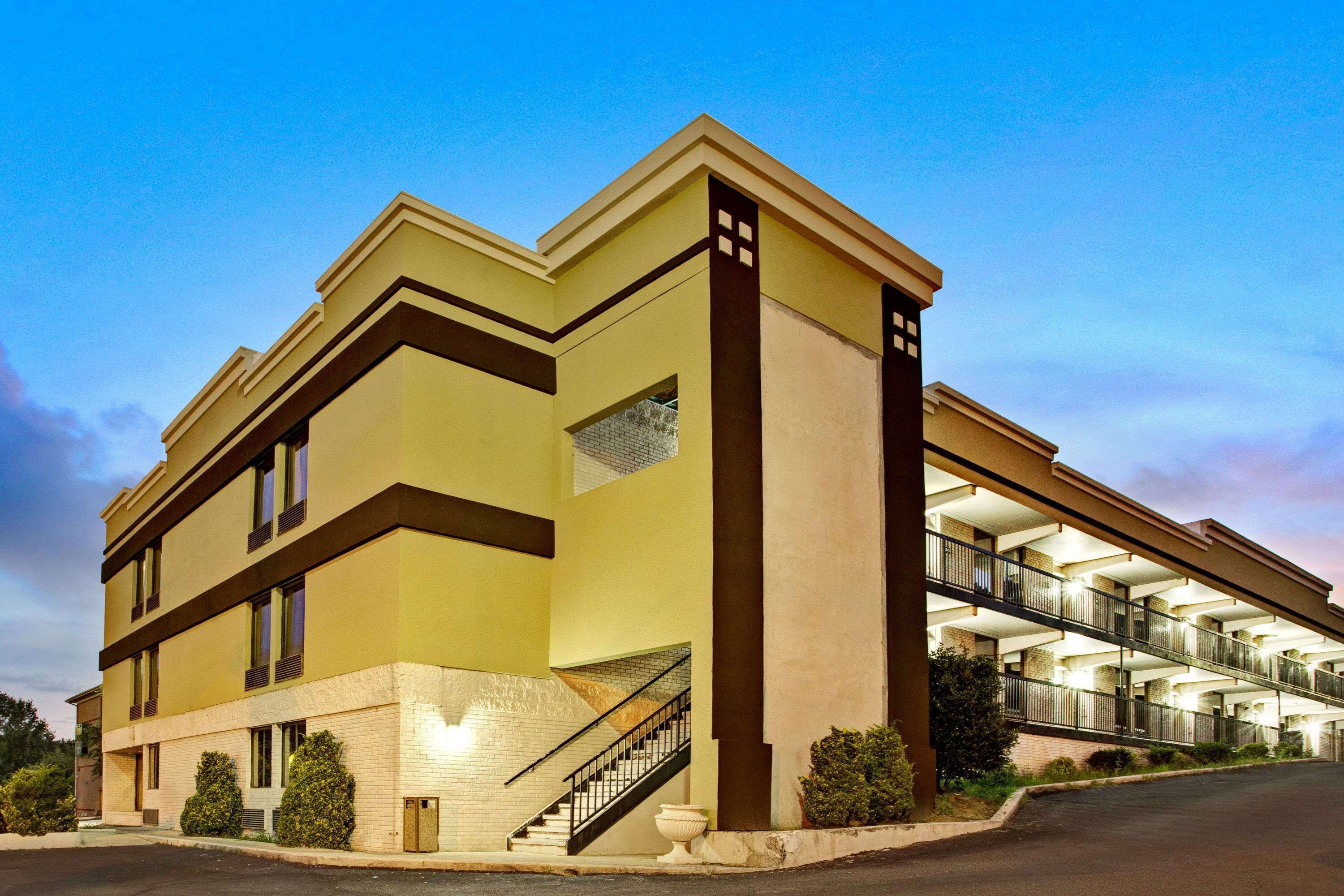 المنشأة من الخارج