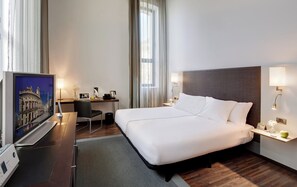 Premium Double Room | Minibar, in-room safe, desk, laptop workspace