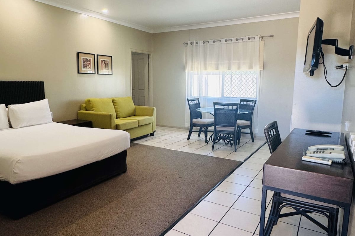 family suite, multiple beds, non smoking | 1 bedroom, premium bedding, minibar, individually decorated