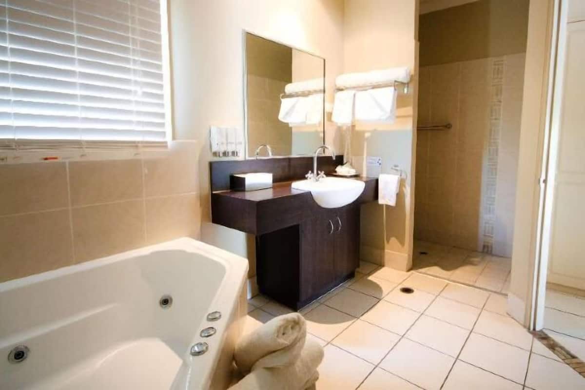 Salle de bain | Articles de toilette gratuits, sĂšche-cheveux, serviettes fournies