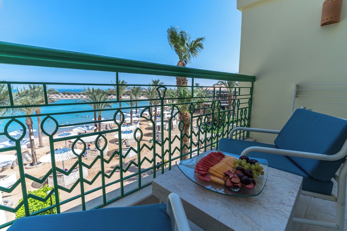 Premium Room, 2 Twin Beds, Sea View | Premium bedding, minibar, in-room safe, laptop workspace
