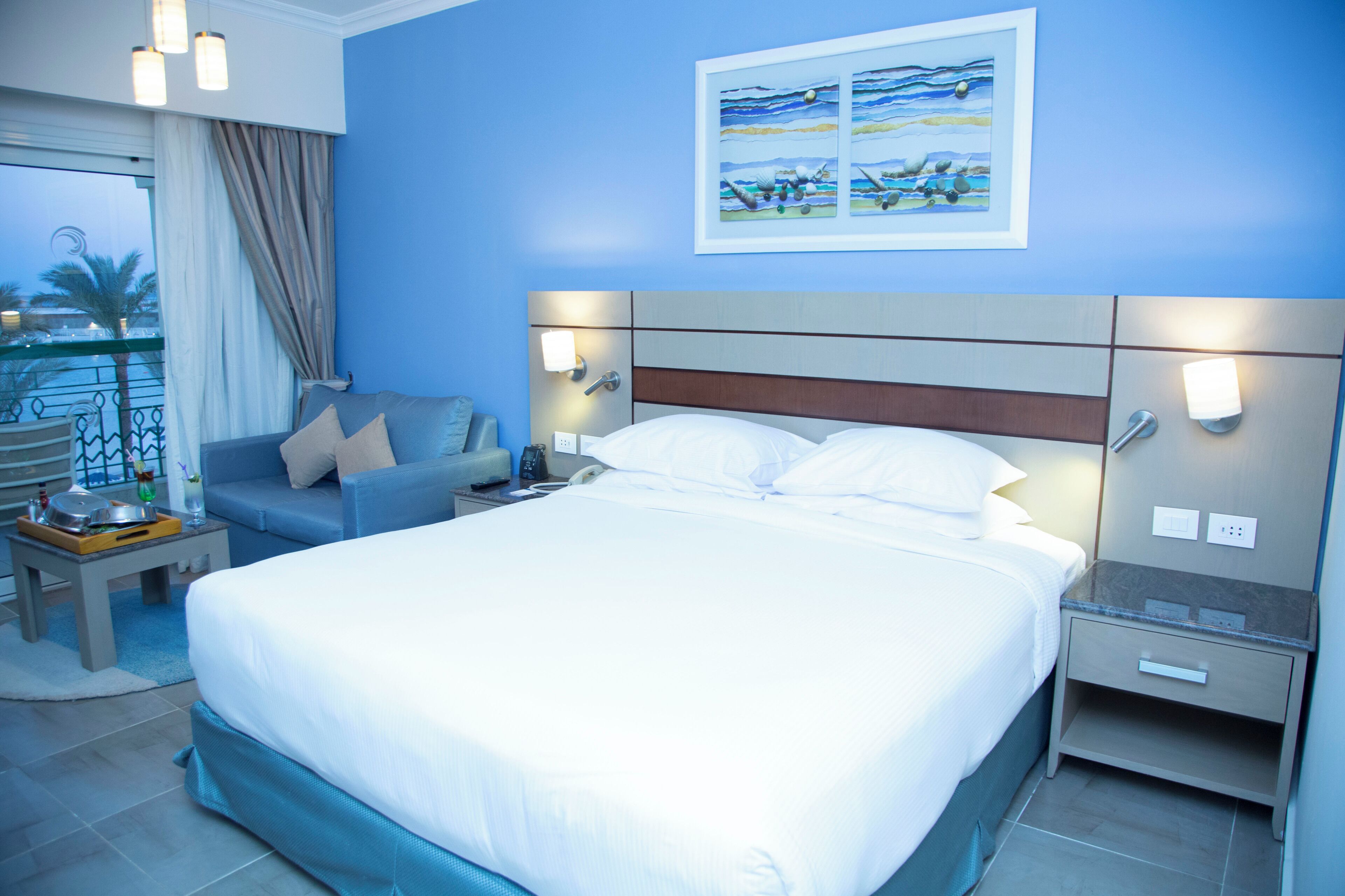 Premium Room, 1 King Bed, Sea View | Premium bedding, minibar, in-room safe, laptop workspace