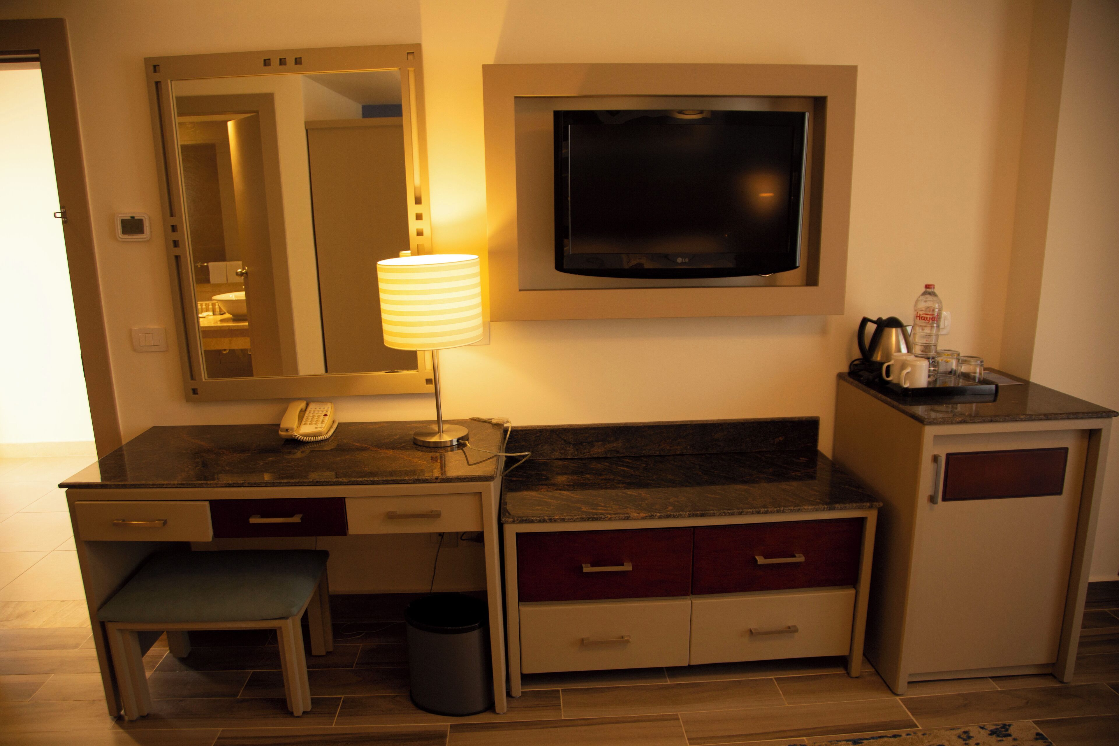 premium bedding, minibar, in-room safe, laptop workspace
