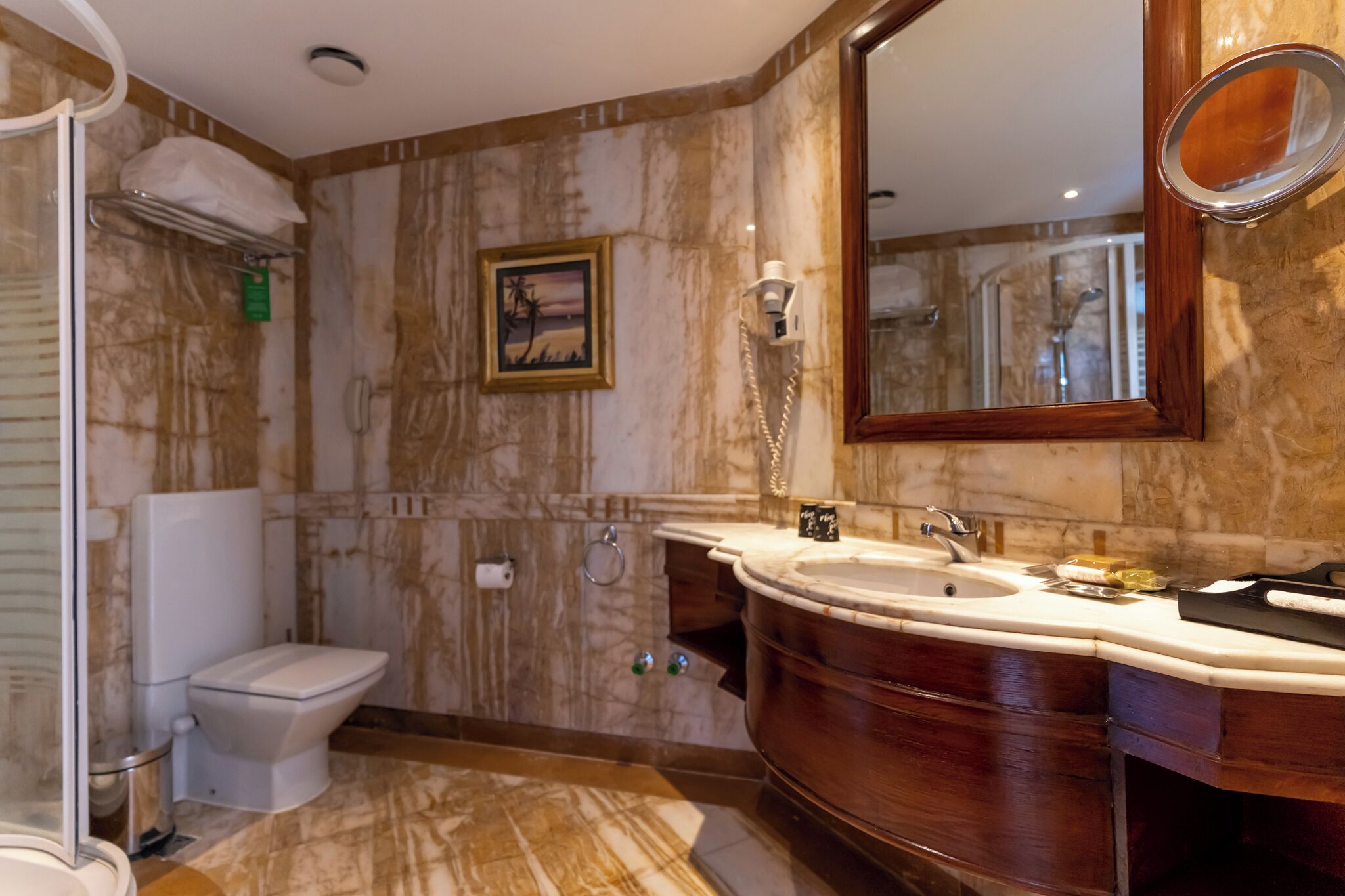 premium bedding, minibar, in-room safe, laptop workspace