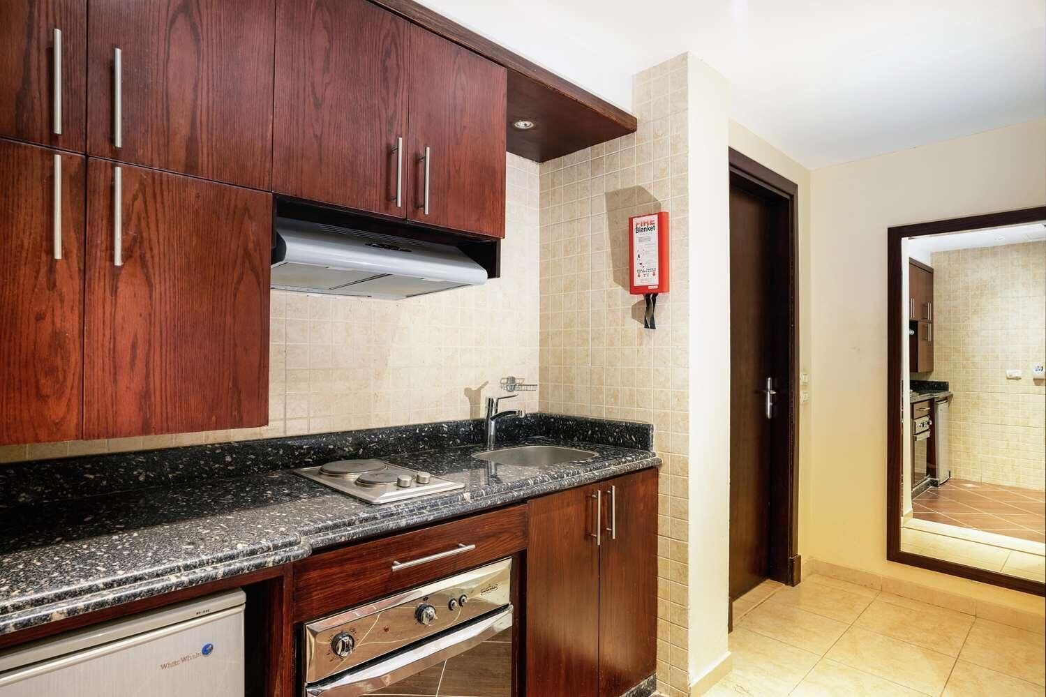 premium bedding, minibar, in-room safe, laptop workspace