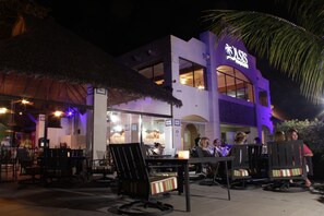 Poolbar