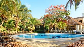 Outdoor pool, pool umbrellas