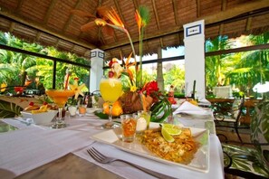 Lunch and dinner served - Buganvillas Hotel Suites & Spa (Santa Cruz)