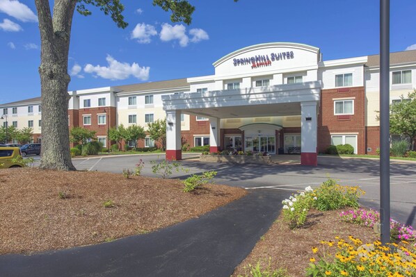 A hotel entrance with a covered walkway, brick facade, and a sign reading "SpringHill Suites." - SpringHill Suites by Marriott Boston Devens Common Center (Harvard)