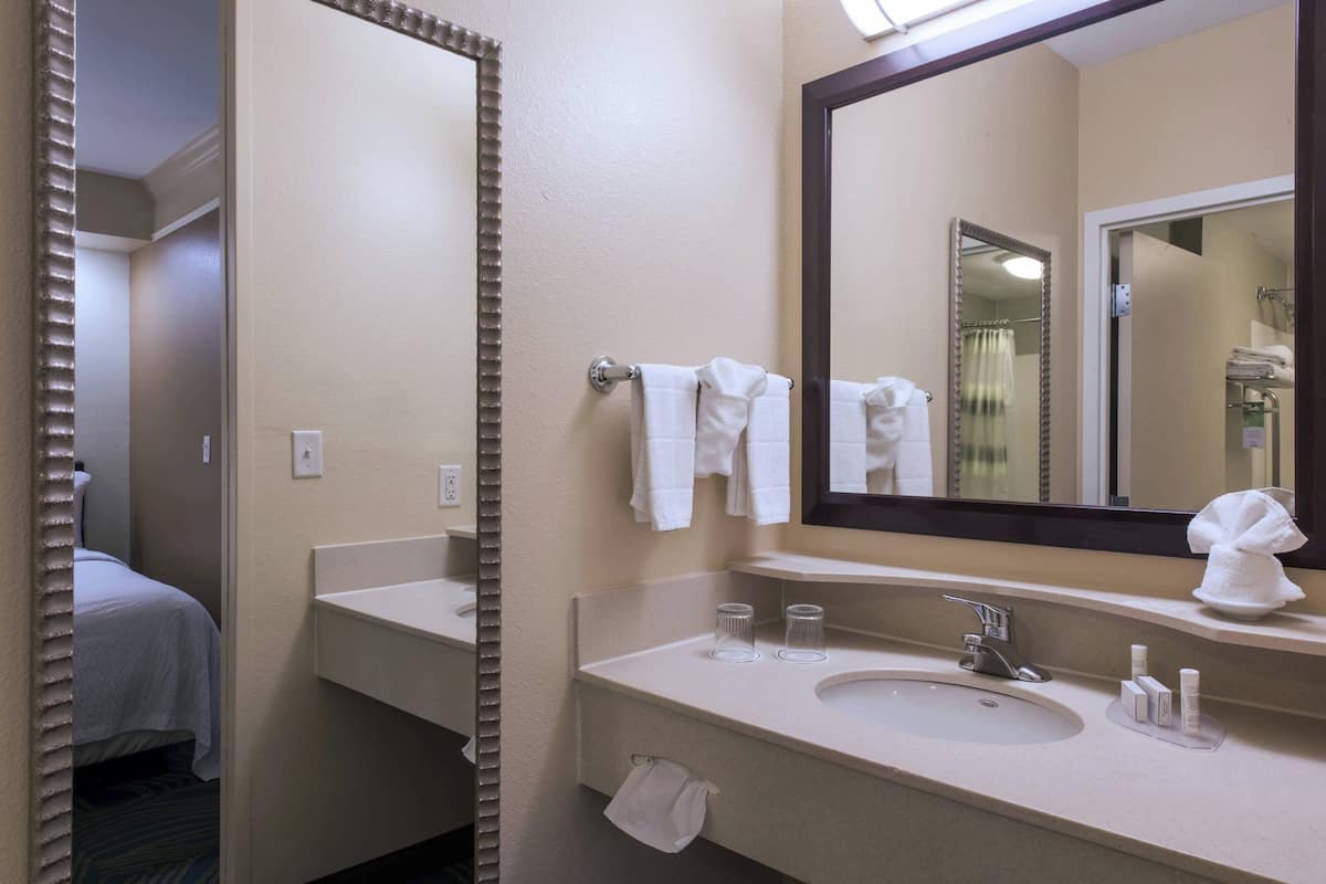 suite, 1 bedroom, non smoking | bathroom | combined shower/bathtub, hair dryer, towels