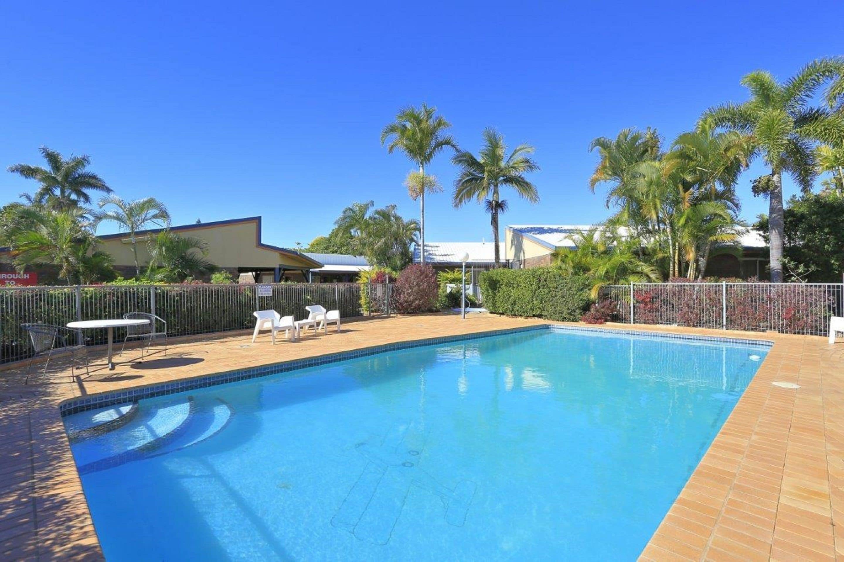 Seasonal outdoor pool, open 7:00 AM to 9:00 PM, sun loungers