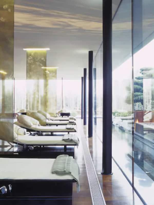 Sauna, steam room, body treatments, aromatherapy, hot stone massages