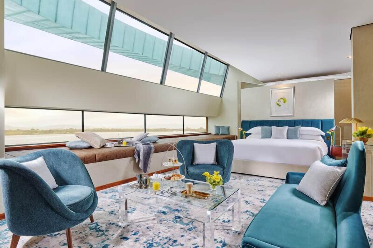 signature room | 1 bedroom, minibar, in-room safe, desk