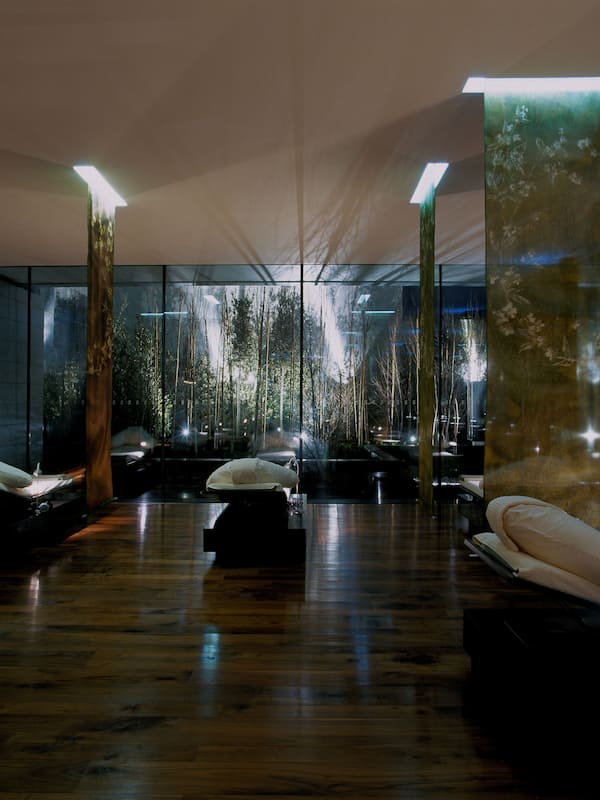 Sauna, steam room, body treatments, aromatherapy, hot stone massages