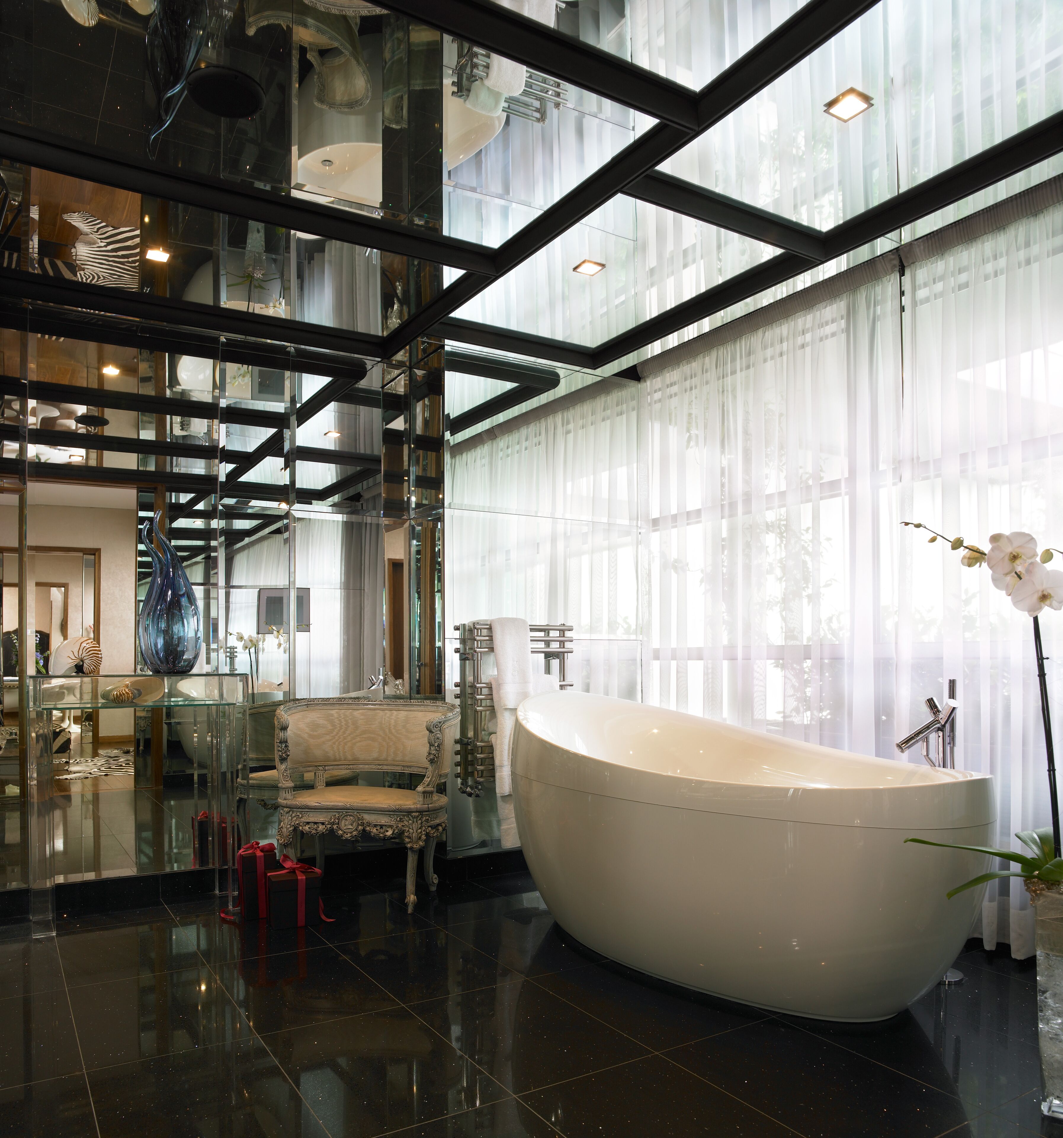 suite | bathroom | combined shower/bathtub, bathrobes, slippers, towels