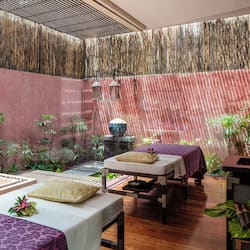 Couples treatment rooms, body treatments, aromatherapy