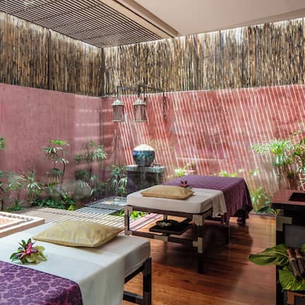 Couples treatment rooms, body treatments, aromatherapy