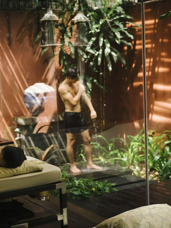 Couples treatment rooms, body treatments, aromatherapy