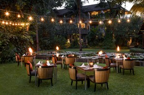 2 restaurants; breakfast, lunch and dinner served  - Anantara Bophut Koh Samui Resort (Koh Samui)