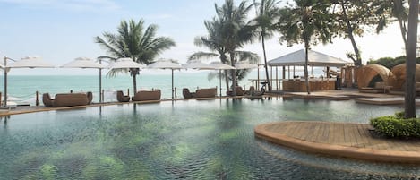 2 restaurants, breakfast served