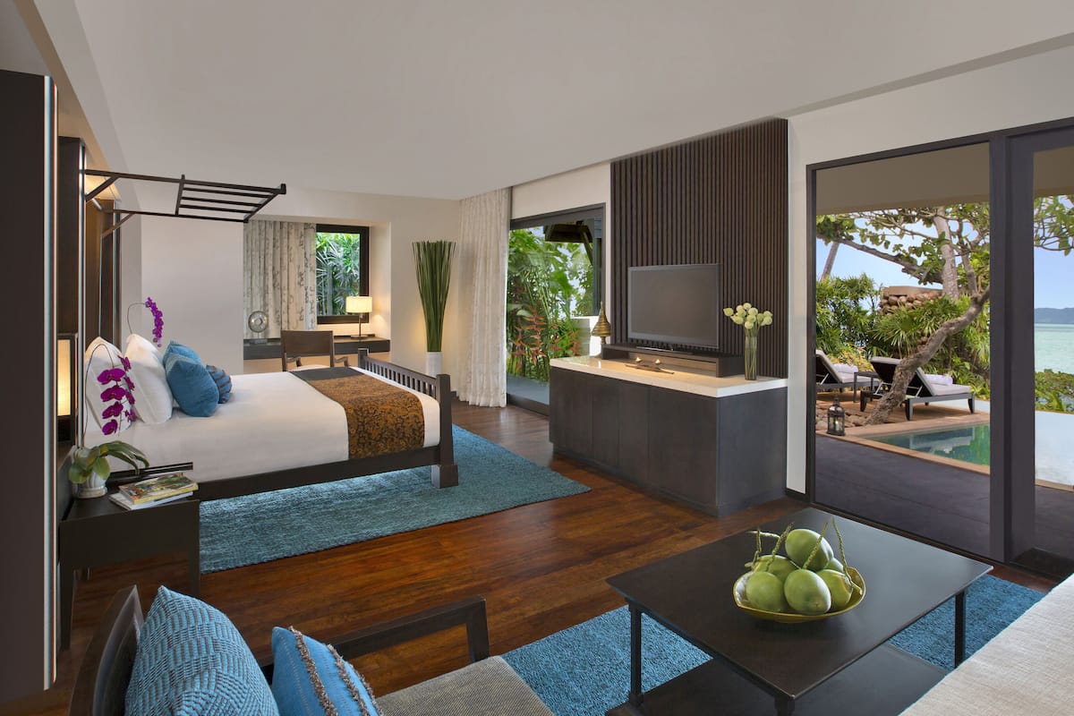 Luxury Beach Front Pool Suite | エジプト綿のシーツ、高級寝具、ミニバー、セーフティボックス (室内)